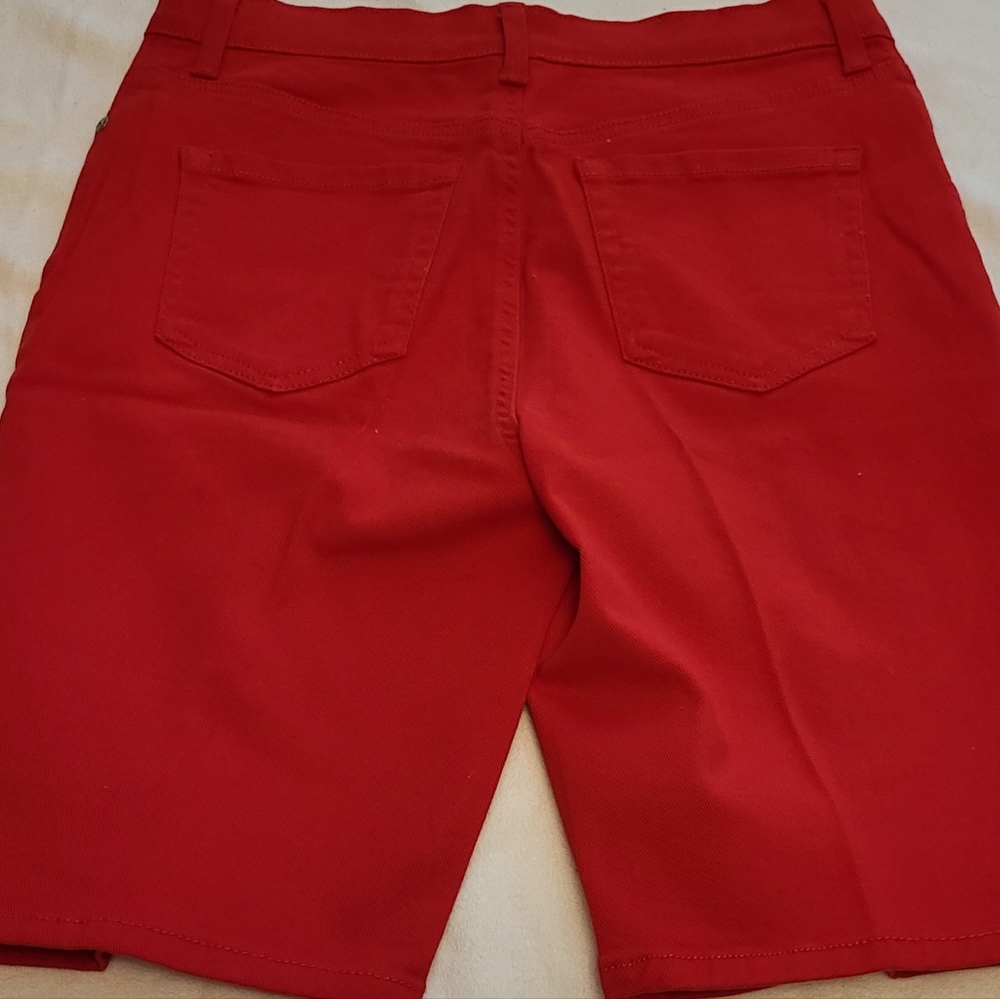 😁*BOGO SALE*😁 Red Gloria Vanderbilt long shorts size 8P